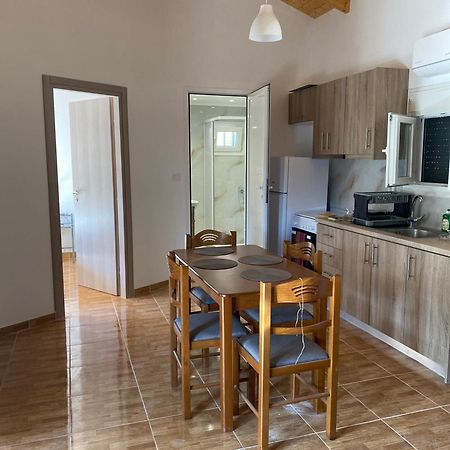 Babis Apartment Áyios Nikítas Esterno foto
