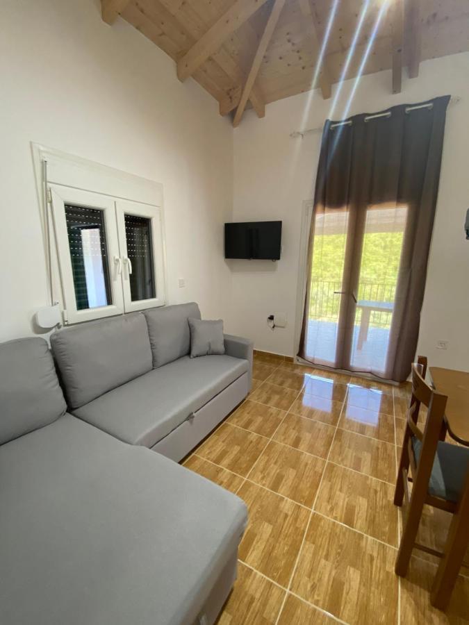 Babis Apartment Áyios Nikítas Esterno foto